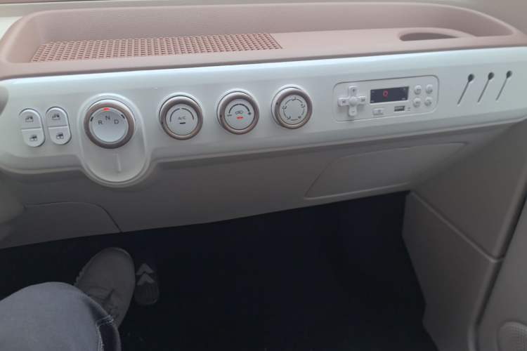 Used Bestune Pony 2025 222km Range Agile Horse Audio And AC Panel