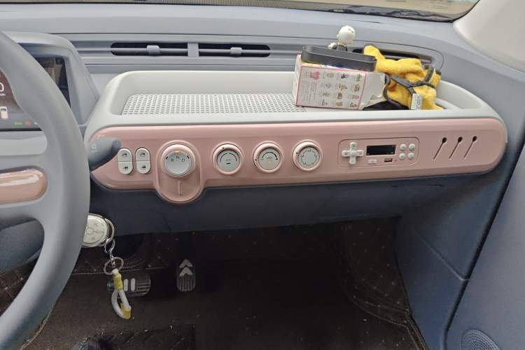 Used Bestune Pony 2025 222km Range Agile Horse Audio And AC Panel