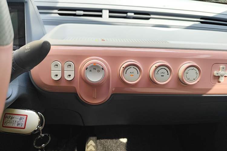 Used Bestune Pony 2025 222km Range Agile Horse Audio And AC Panel