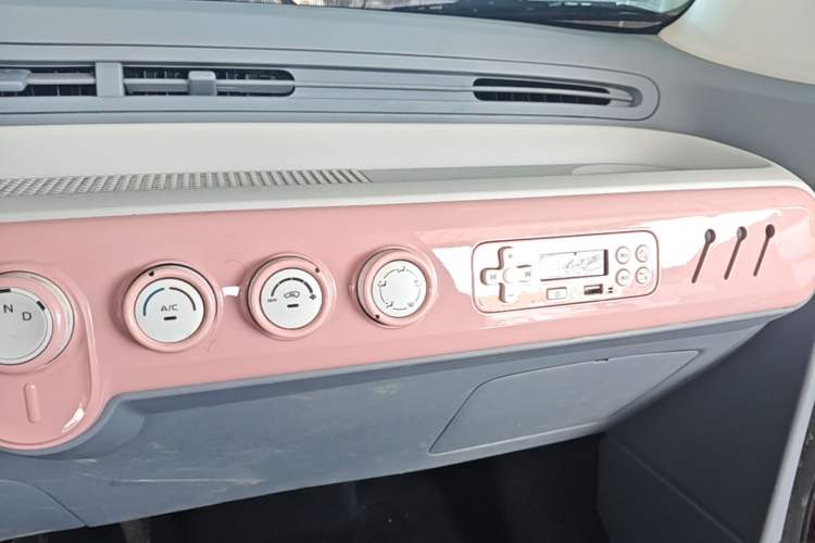 Used Bestune Pony 2025 222km Range Agile Horse Audio And AC Panel