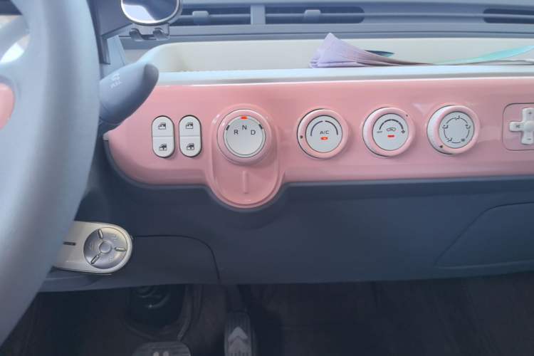 Used Bestune Pony 2025 222km Range Agile Horse Audio And AC Panel