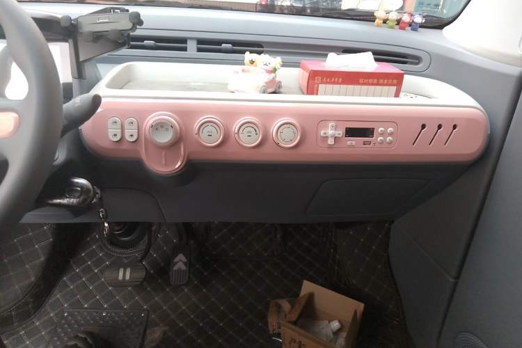Used Bestune Pony 2025 222km Range Agile Horse Audio And AC Panel