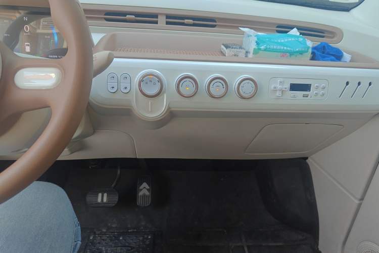 Used Bestune Pony 2025 222km Range Agile Horse Audio And AC Panel