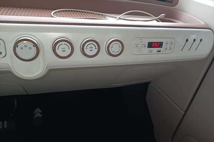 Used Bestune Pony 2025 222km Range Elegant Horse Audio And AC Panel