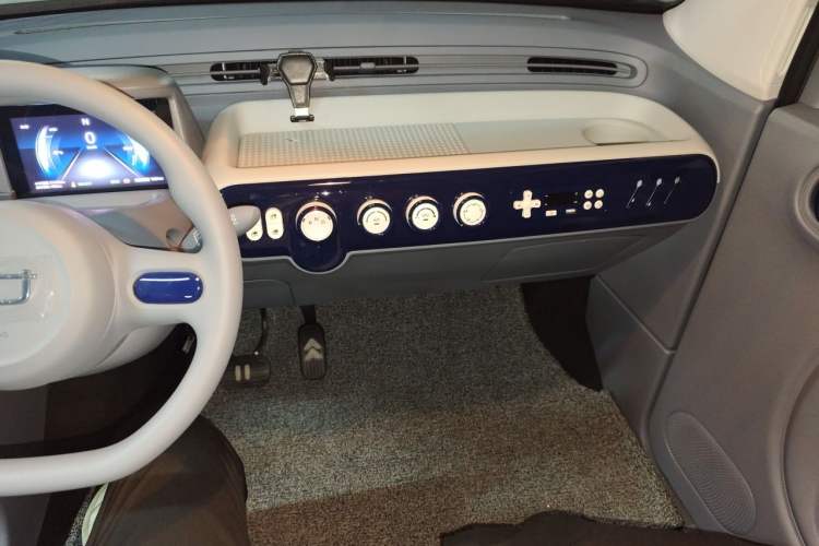 Used Bestune Pony 2025 222km Range Agile Horse Audio And AC Panel
