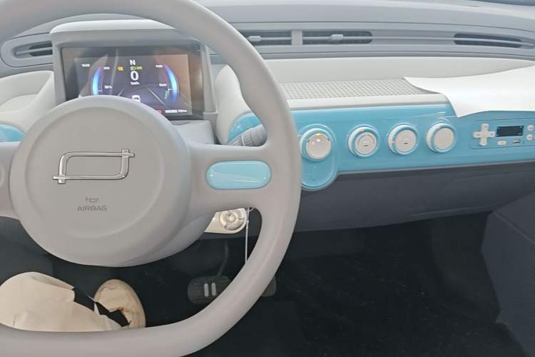 Used Bestune Pony 2025 222km Lightning Horse Audio And AC Panel