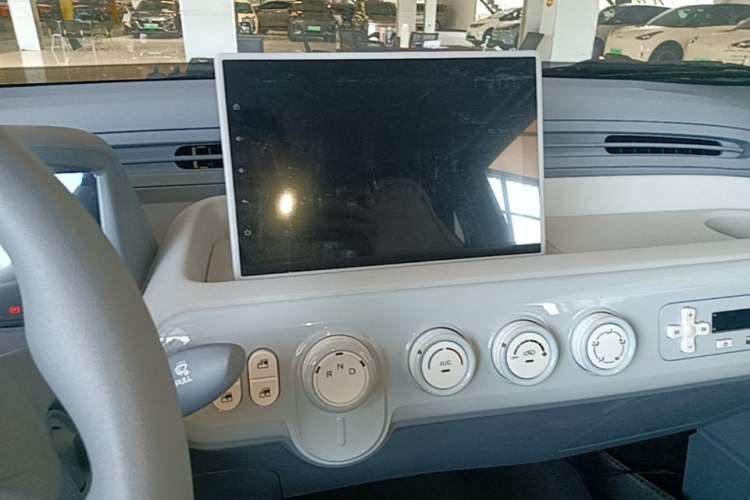 Used Bestune Pony 2025 222km Range Linglong Horse Audio And AC Panel