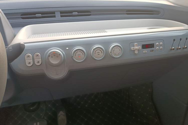 Used Bestune Pony 2025 222km Range Agile Horse Audio And AC Panel