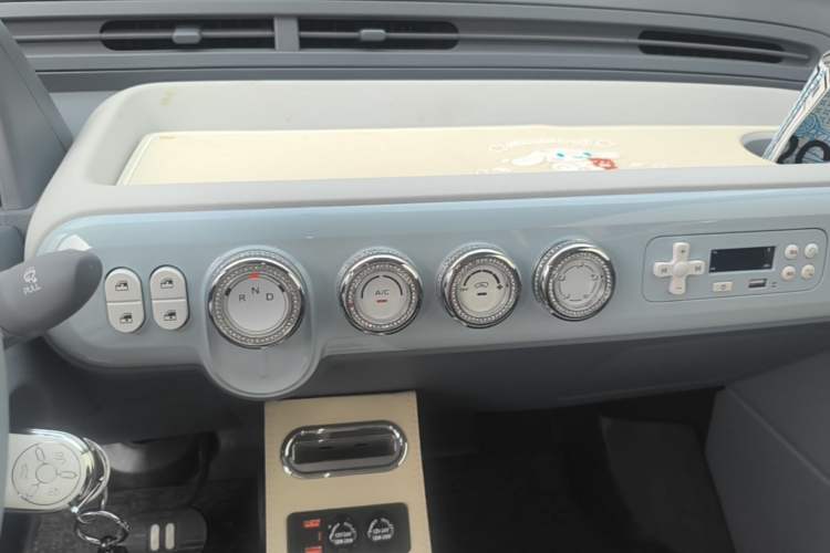 Used Bestune Pony 2025 222km Range Agile Horse Audio And AC Panel