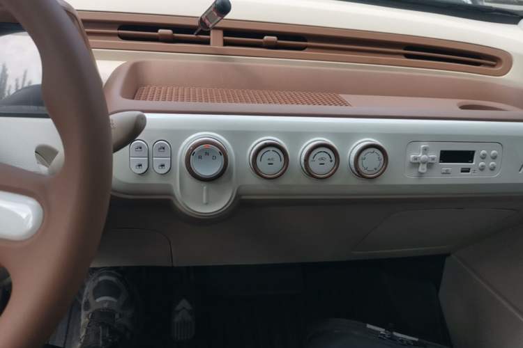 Used Bestune Pony 2025 222km Range Agile Horse Audio And AC Panel
