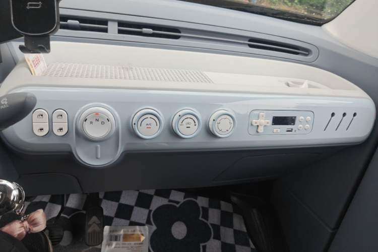 Used Bestune Pony 2025 222km Lightning Horse Audio And AC Panel