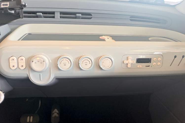 Used Bestune Pony 2025 222km Range Agile Horse Audio And AC Panel