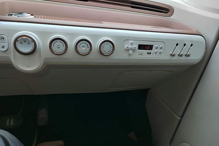 Used Bestune Pony 2025 222km Range Linglong Horse Audio And AC Panel