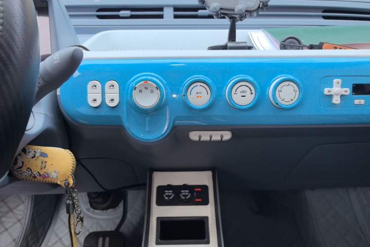 Used Bestune Pony 2025 222km Range Agile Horse Audio And AC Panel