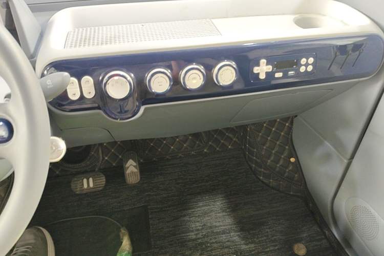 Used Bestune Pony 2025 222km Lightning Horse Audio And AC Panel