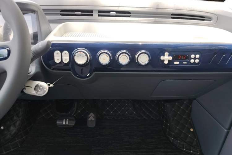 Used Bestune Pony 2025 222km Lightning Horse Audio And AC Panel