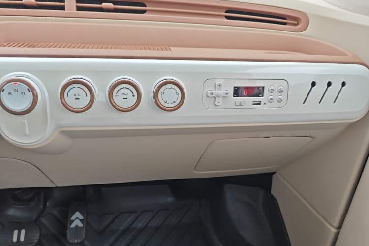 Used Bestune Pony 2025 222km Range Agile Horse Audio And AC Panel