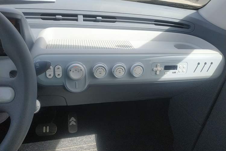Used Bestune Pony 2025 222km Range Agile Horse Audio And AC Panel