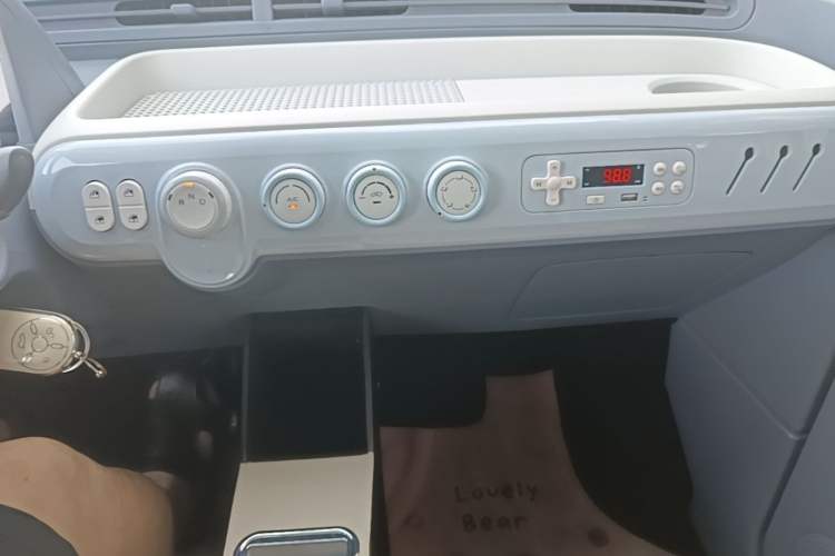 Used Bestune Pony 2025 222km Range Agile Horse Audio And AC Panel