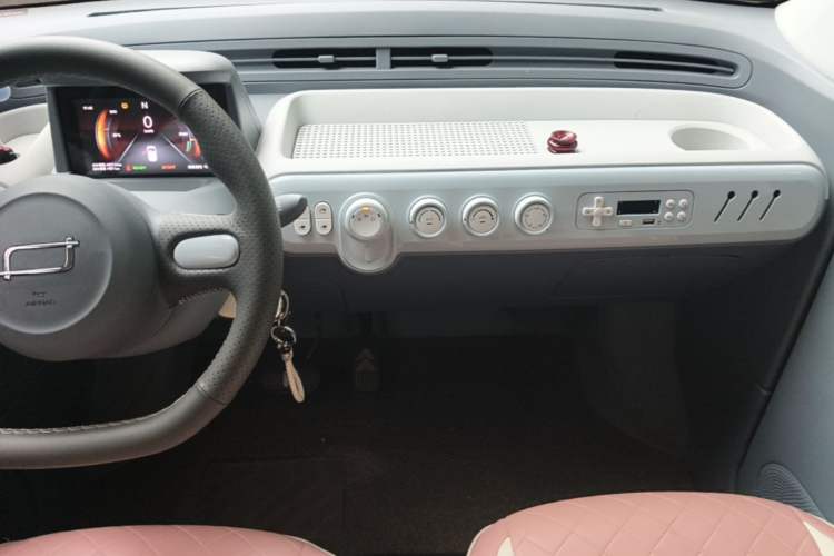Used Bestune Pony 2025 222km Range Agile Horse Audio And AC Panel