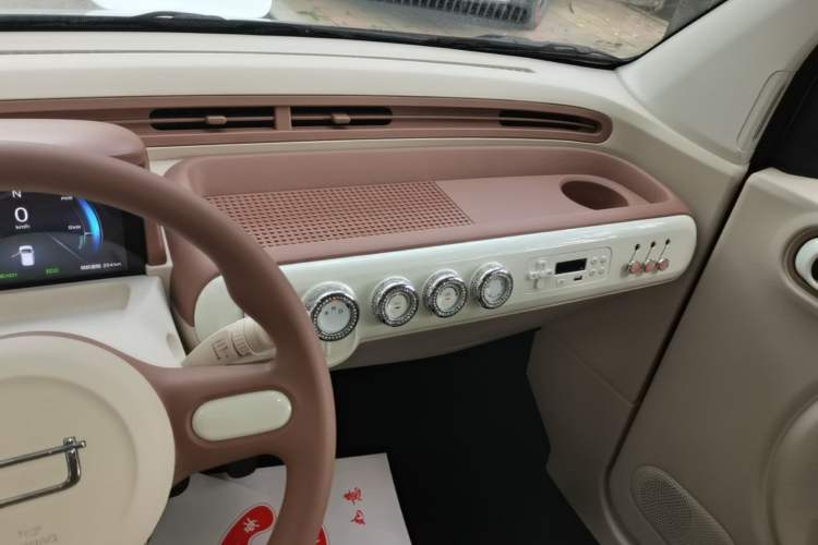 Used Bestune Pony 2025 222km Range Agile Horse Audio And AC Panel