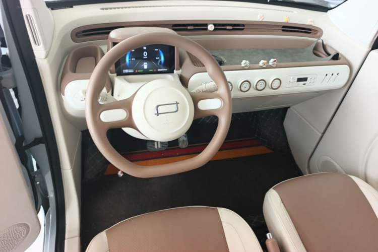 Used Bestune Pony 2025 222km Range Lingxi Horse Center Console