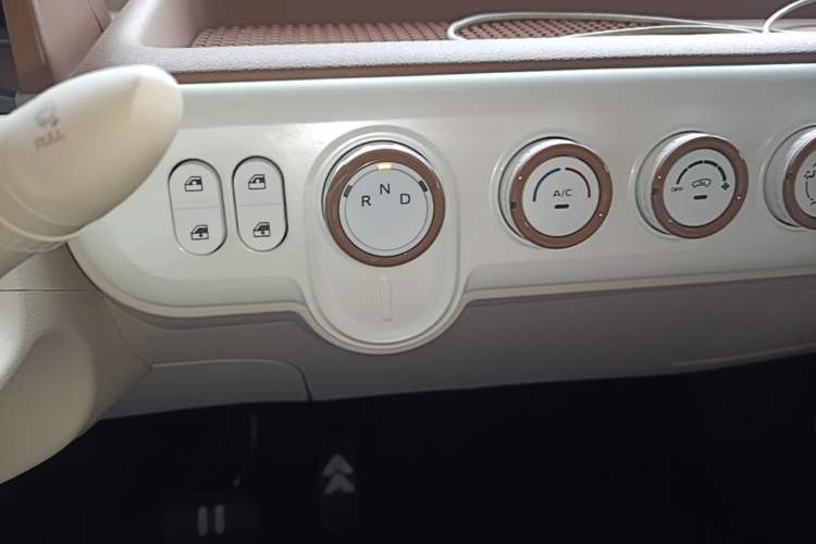 Used Bestune Pony 2025 222km Range Elegant Horse Gear Lever