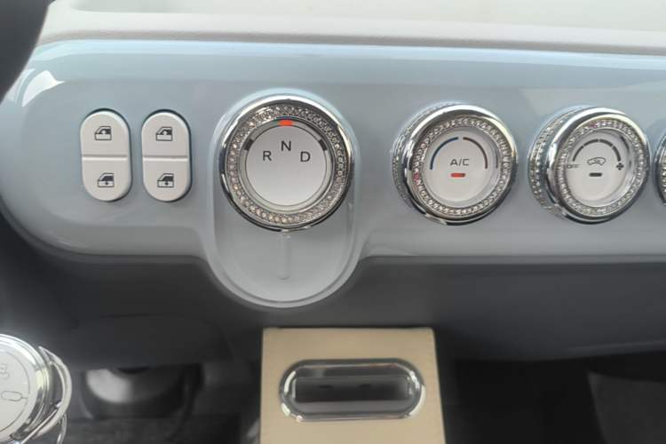 Used Bestune Pony 2025 222km Range Agile Horse Gear Lever