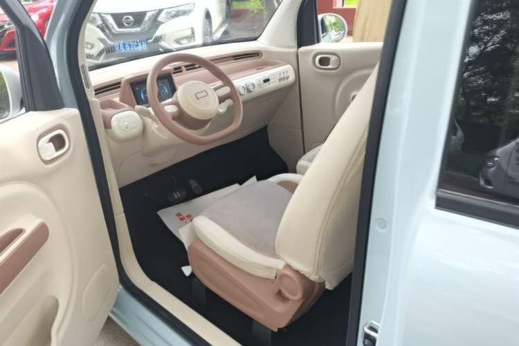 Used Bestune Pony 2025 222km Range Agile Horse Left Front Seat