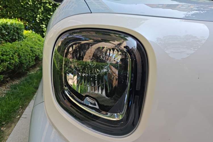 Used Bestune Pony 2025 222km Range Agile Horse Right Front Headlight