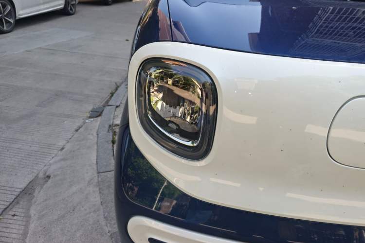 Used Bestune Pony 2025 222km Range Agile Horse Right Front Headlight