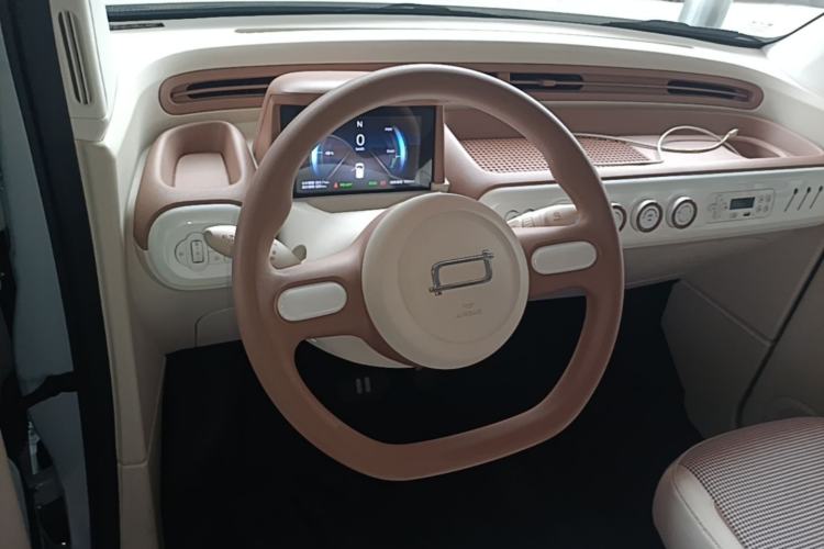 Used Bestune Pony 2025 222km Range Elegant Horse Steering Wheel