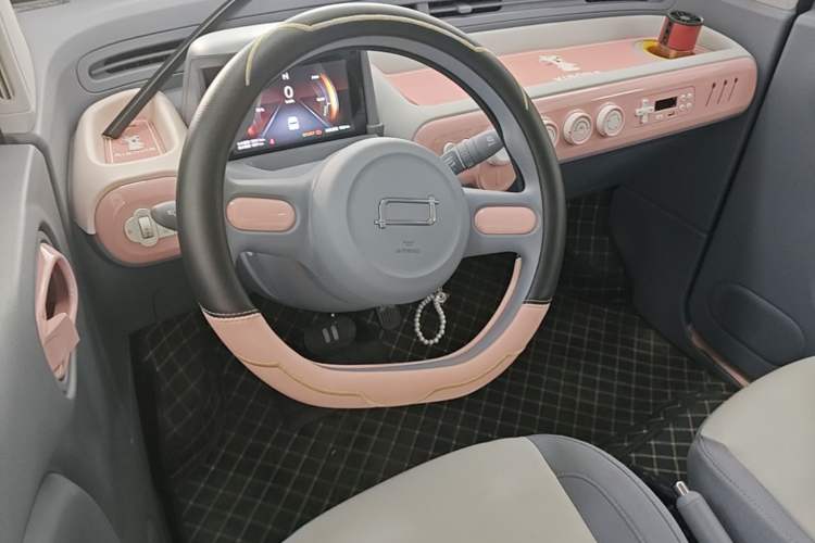 Used Bestune Pony 2025 222km Range Lingxi Horse Center Console
