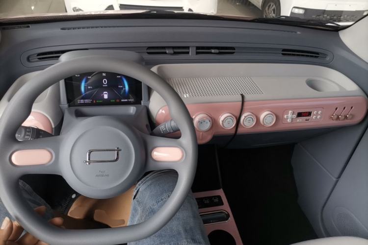 Used Bestune Pony 2025 222km Range Lingxi Horse Center Console