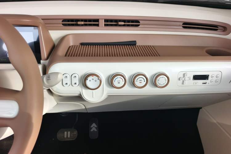 Used Bestune Pony 2025 222km Range Agile Horse Audio And AC Panel