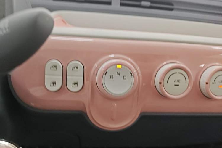 Used Bestune Pony 2025 222km Range Lingxi Horse Gear Lever