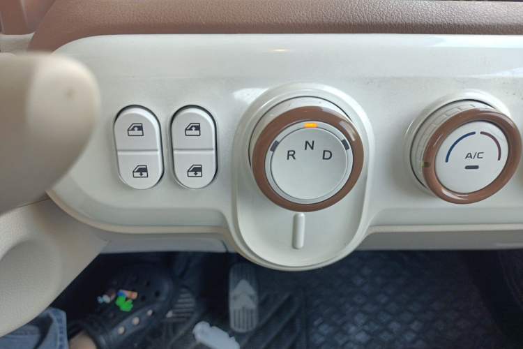 Used Bestune Pony 2025 222km Range Agile Horse Gear Lever