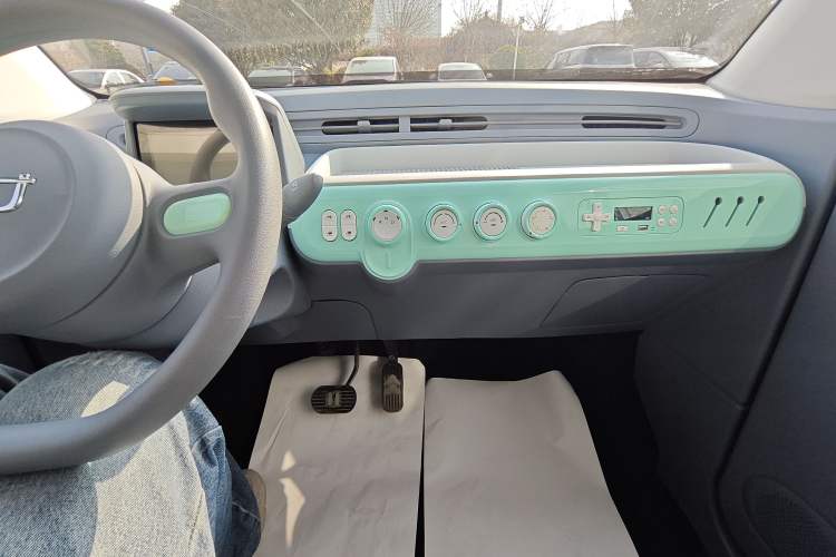 Used Bestune Pony 2025 222km Lightning Horse Audio And AC Panel