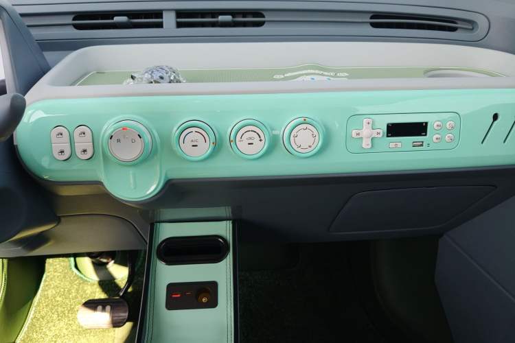 Used Bestune Pony 2025 222km Range Agile Horse Audio And AC Panel