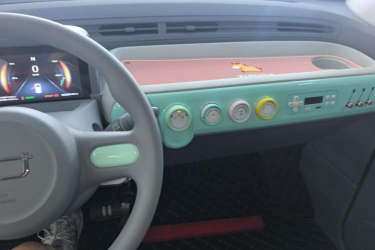 Used Bestune Pony 2025 222km Lightning Horse Audio And AC Panel