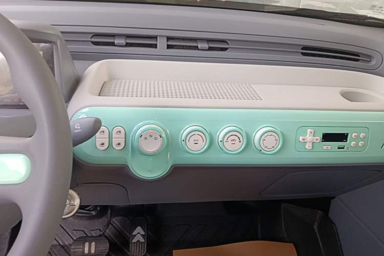 Used Bestune Pony 2025 222km Lightning Horse Audio And AC Panel