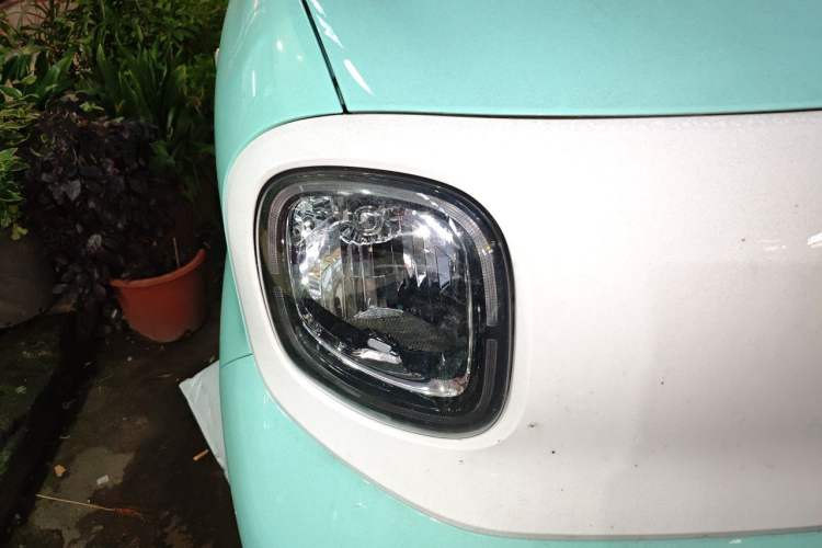 Used Bestune Pony 2025 222km Range Agile Horse Right Front Headlight