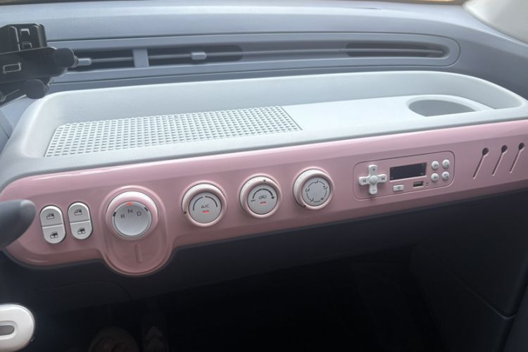 Used Bestune Pony 2025 222km Lightning Horse Interior 3