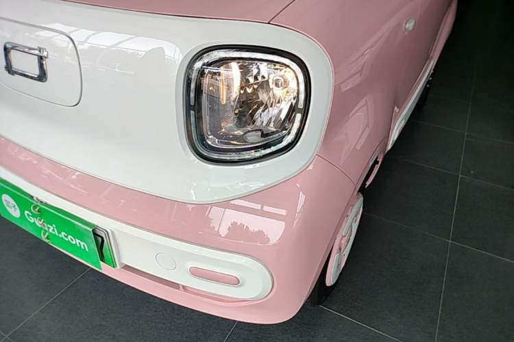 Used Bestune Pony 2025 222km Range Elegant Horse Left Front Headlight