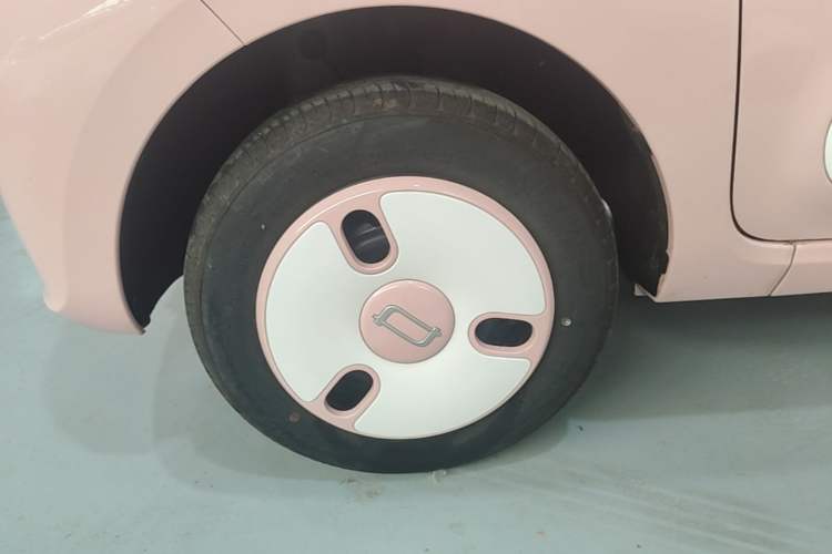 Used Bestune Pony 2025 222km Range Agile Horse Left Front Wheel Hub