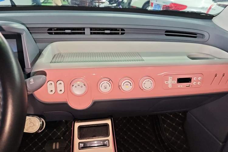 Used Bestune Pony 2025 222km Range Linglong Horse Audio And AC Panel