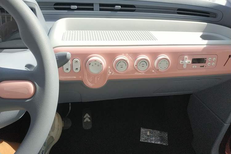 Used Bestune Pony 2025 222km Range Agile Horse Audio And AC Panel