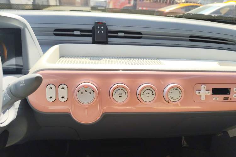 Used Bestune Pony 2025 222km Range Agile Horse Audio And AC Panel
