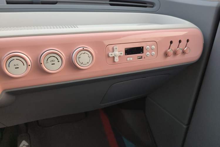 Used Bestune Pony 2025 222km Lightning Horse Audio And AC Panel