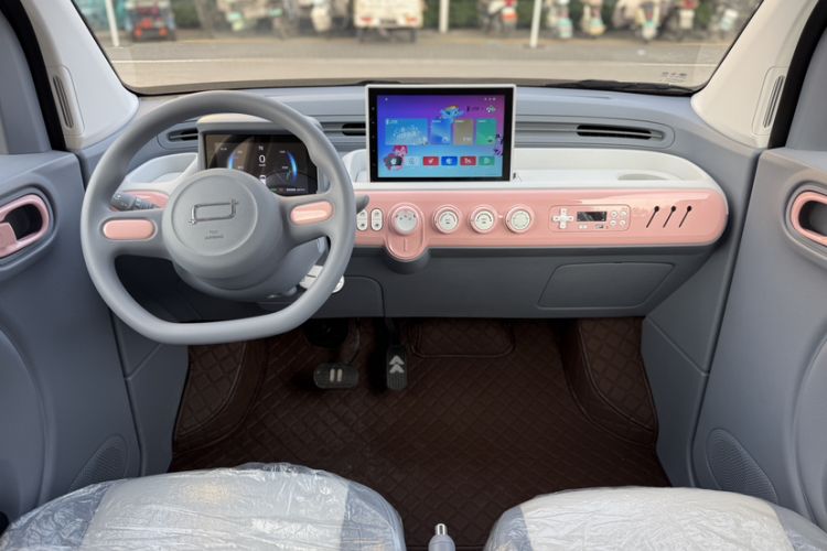 Used Bestune Pony 2025 222km Range Linglong Horse Interior 2